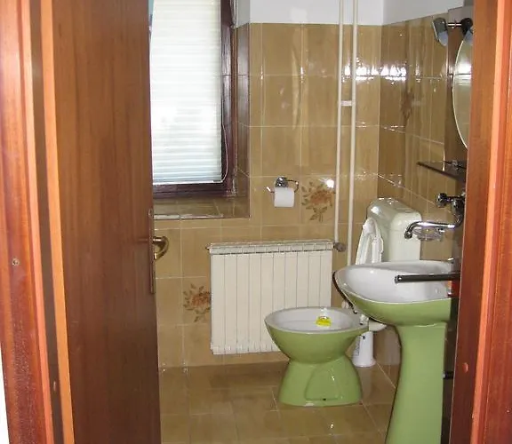 Roze Πανσιόν 3*